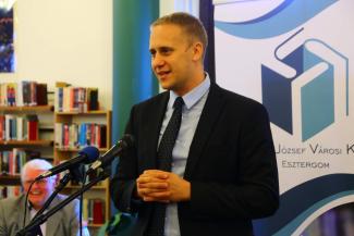 „…virág volt a vers…”