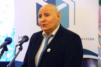 „…virág volt a vers…”