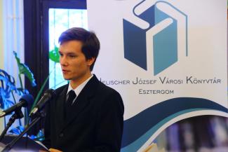 „…virág volt a vers…”