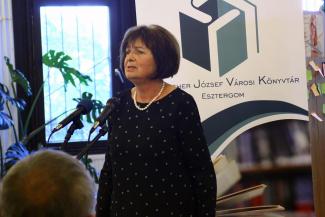 „…virág volt a vers…”