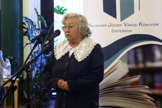 „…virág volt a vers…”