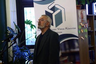 „…virág volt a vers…”